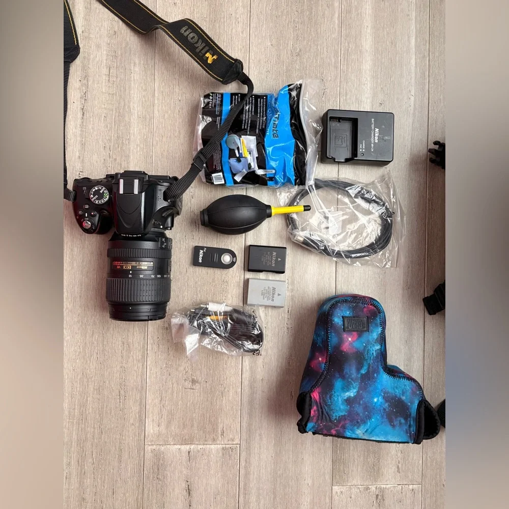 Nikon D5100: Digital SLR Camera + 18-300mm f1:3.5-6.3G DX VR Lens